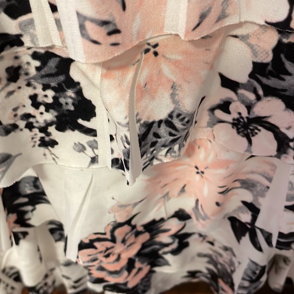 Forever 21 womens sleeveless top w/cascading ruffles.Size S. 95% poly 5% spandex - Picture 4 of 6